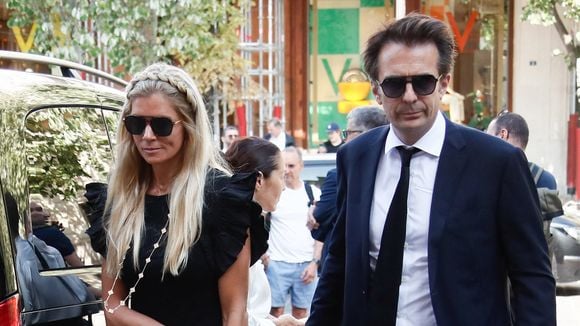 L’un des fils de Vincent Bolloré représente son père à la cérémonie pour Philippe Labro, avec son épouse également issue d'une famille fortunée