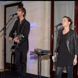 Mais le fils de Jean-Michel Jarre a d'abord commencé sa carrière dans la musique.

Concert du groupe "The Two" compose d'Ara Starck, fille de Philippe Starck et David Jarre, fils de Jean-Michel (et de Charlotte Rampling). © LIONEL URMAN  / BESTIMAGE