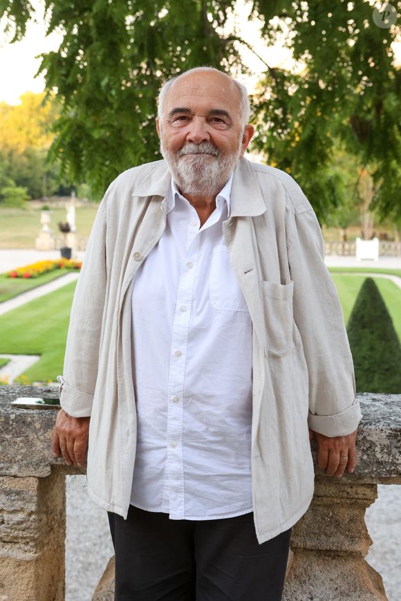 Et d'insister avec humour : "Elle n’a pas quinze ans non plus".

Gérard Jugnot au Château de Beychevelle à Saint-Julien de Beychevelle - Dernier jour du festival "Les Vendanges du 7ème Art", festival du film de Pauillac le 12 juillet 2025.

© Jean-Marc Lhomer / Bestimage