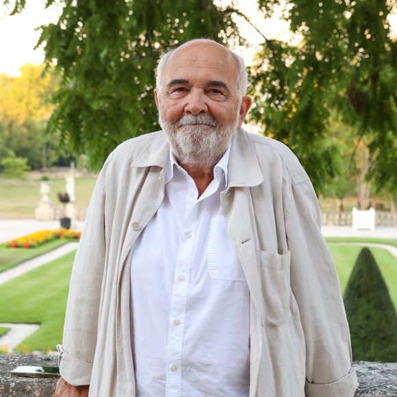 Et d'insister avec humour : "Elle n’a pas quinze ans non plus".

Gérard Jugnot au Château de Beychevelle à Saint-Julien de Beychevelle - Dernier jour du festival "Les Vendanges du 7ème Art", festival du film de Pauillac le 12 juillet 2025.

© Jean-Marc Lhomer / Bestimage