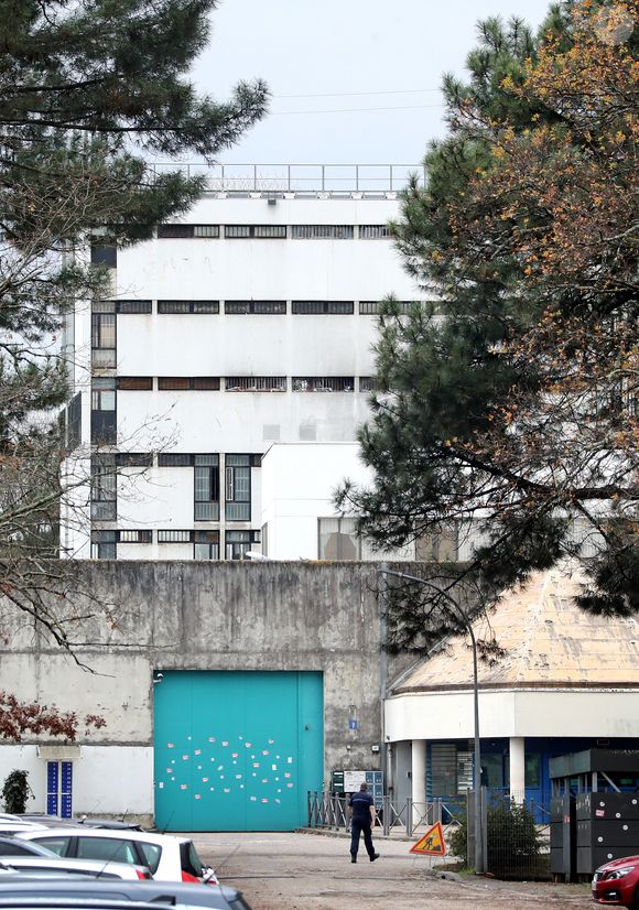 Pierre Palmade vient d'intégrer la maison d'arrêt de Gradignan près de Bordeaux à l'isolement dans le quartier récent (bâtiment blanc) à Gradignan, France, le 9 décembre 2024. © Patrick Bernard/Bestimage