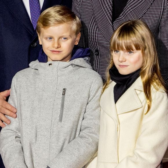 Le prince Albert II de Monaco et Charlene de Monaco devraient y participer en famille.

Le prince Albert II de Monaco et la princesse Charlène, avec leurs enfants, les jumeaux princiers, Jacques et Gabriella, ont donné le coup d'envoi des illuminations de la SBM, sur la Place du Casino de Monaco, le 30 novembre 2024.© Olivier Huitel/Pool Monaco/Bestimage