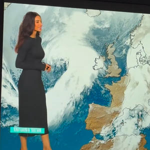Et le résultat est à la hauteur !

Tatiana Silva en robe noire pour présenter la météo sur TF1.