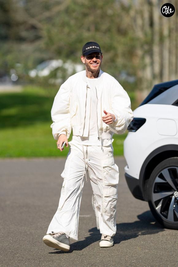 Lucas Hernandez - Les joueurs de l'équipe de France de football arrivent au Centre national de football de Clairefontaine-en-Yveline, France, le 23 mars 2026. © Pierre Perusseau/Bestimage