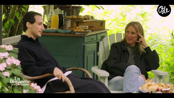 Agathe Lecaron et Samuel Bambi dans "Un dimanche à la campagne" ce 13 septembre 2026 sur France 2.

Capture d'écran France 2
