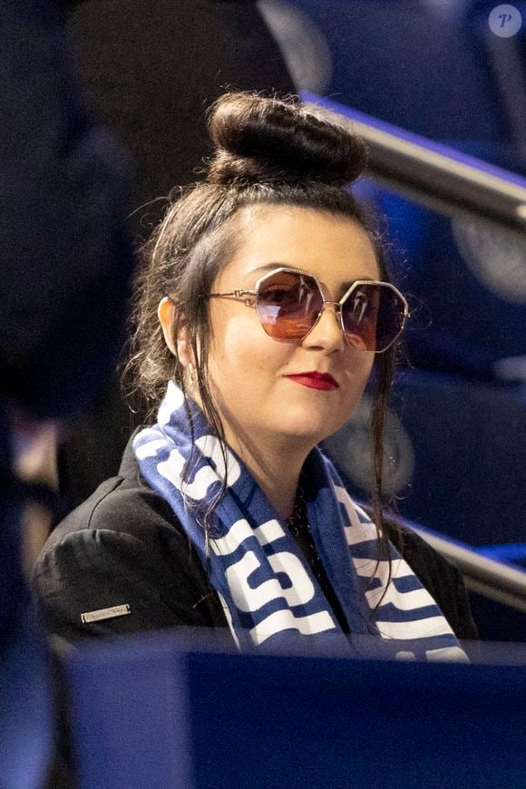 Hoshi - Célébrités dans les tribunes de la 8ème de finale de la coupe de France de football entre le PSG contre Brest (3-1) au Parc des Princes à Paris le 7 février 2024. © Cyril Moreau/Bestimage