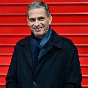 Grande nouvelle pour Rodolphe Saadé. Le milliardaire et patron du groupe RMC BFM vient de signer un contrat historique de 350 millions de dollars à l'international. 

Rodolphe Saadé, propriétaire du journal "La Provence" - Le président de la République française E.Macron lors des "Discussions sur les enjeux démocratiques à l'épreuve des réseaux sociaux et des algorithmes" avec les lecteurs du journal "La Provence" à Marseille.
© ©hristian Liewig / Bestimage