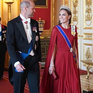 Le président Emmanuel Macron et sa femme Brigitte Macron lors d'un dîner d'état au chateau de Windsor avec le roi Charles III d'Angleterre et la reine consort Camilla le 8 juillet 2025.

© Aaron Chown/WPA-Pool / Julien Burton via Bestimage