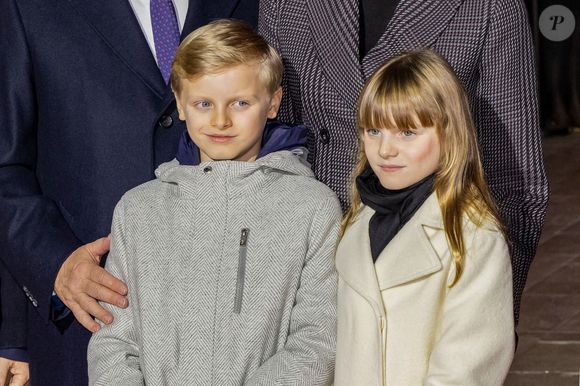 Le prince Albert II de Monaco et la princesse Charlène, avec leurs enfants, les jumeaux princiers, Jacques et Gabriella, ont donné le coup d'envoi des illuminations de la SBM, sur la Place du Casino de Monaco, le 30 novembre 2024. © Olivier Huitel/Pool Monaco/Bestimage