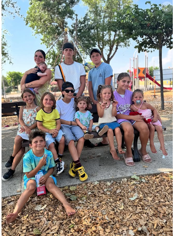 Mardi, c'est double dose d'"Ici tout commence".

Roxanne et Michel Augoyard sont à la tête d'une fratrie de cinq enfants dans "Familles nombreuses, la vie en XXL" sur TF1.