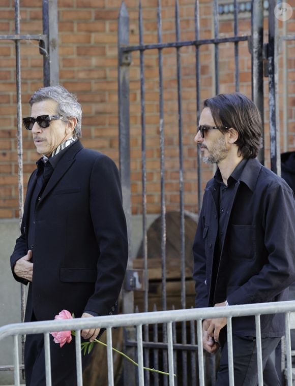 - Arrivées aux obsèques de N.Farès en l'église Saint-Jean-de-Montmartre à Paris, le 24 avril 2026. N.Farès est décédée le 17 avril 2026 à l'âge de 57 ans, quelques jours après un "incident cardiaque" survenu le 12 avril 2026 dans la piscine du complexe sportif, Blanche (9ème).
© Jacovides / Borde / Bestimage