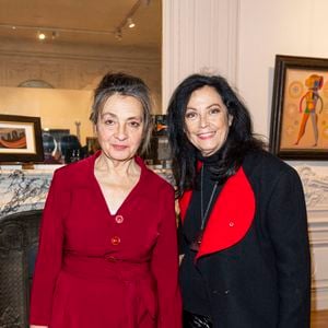 Exclusif - Sylvana Lorenz et Catherine Ringer - Vente des oeuvres de l'artiste Sam Ringer, père de la chanteuse Catherine Ringer, à Paris chez Bonhams Cornette de Saint-Cyr le 23 mars 2023.
© Pierre Perusseau / Bestimage