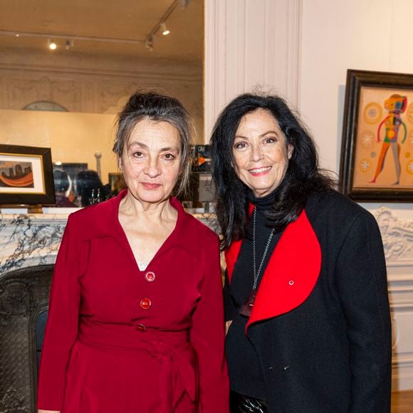 Exclusif - Sylvana Lorenz et Catherine Ringer - Vente des oeuvres de l'artiste Sam Ringer, père de la chanteuse Catherine Ringer, à Paris chez Bonhams Cornette de Saint-Cyr le 23 mars 2023.
© Pierre Perusseau / Bestimage