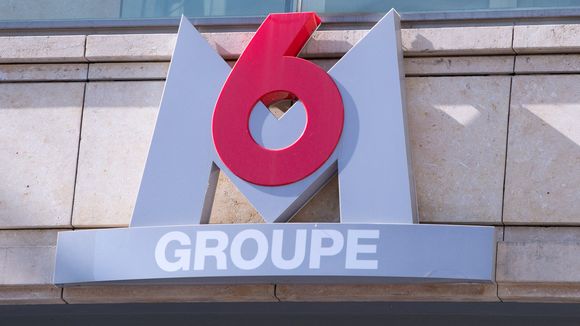 Face à des audiences trop basses, M6 déprogramme sa nouvelle série pour rendre hommage à un acteur disparu