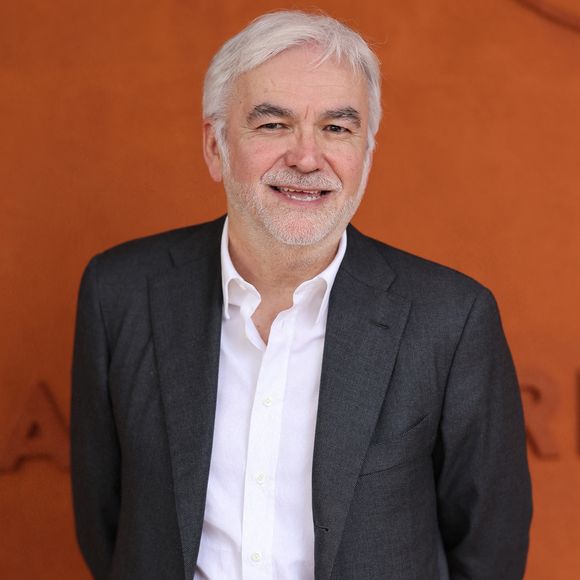 Pascal Praud est aux commandes de "L'heure des pros"
Pascal Praud - Célébrités au village des Internationaux de France de tennis de Roland Garros 2024 à Paris.  © Jacovides-Moreau/Bestimage