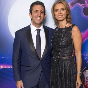 le docteur Alain Toledano (président de l’institut Rafaël) et Sylvie Tellier - Photocall de la soirée du 6ème Gala caritatif de l'Institut Rafaël  et de la Zag Foundation, dédié à l'accompagnement des enfants en santé intégrative au Pavillon Gabriel à Paris le 12 novembre 2024. © Erez Lichtfeld/Bestimage