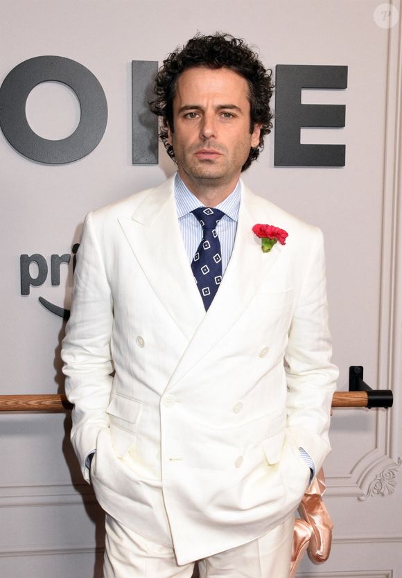 non loin de ses partenaires Luke Kirby

Luke Kirby - Avant-première de la série Etoile à New York au musée d'art moderne le 15 avril 2024
©Backgrid USA / Bestimage