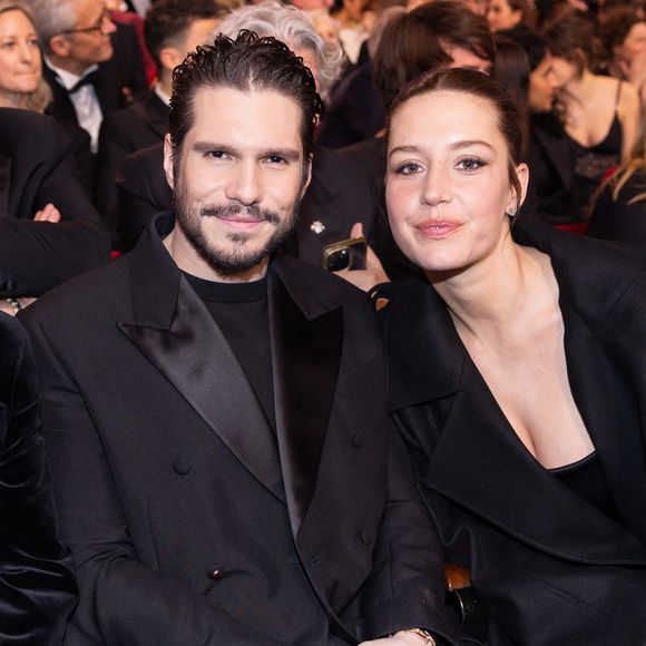Adèle Exarchopoulos et François Civil sont arrivés à Cannes dans des tenues décontractées, juste avant la projection du film "Eddington", précédée bien entendu d'un tapis rouge. 

Adèle Exarchopoulos et son compagnon François Civil - Cérémonie de la 50ème édition de la cérémonie des César à l'Olympia à Paris, France © Dominique Jacovides - Olivier Borde / Bestimage