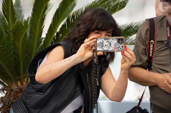 Romane Bohringer au photocall de "Dites-lui que je l'aime" (Séance spéciale) lors du 78ème Festival International du Film de Cannes, le 19 mai 2025. © Moreau / Jacovides / Bestimage