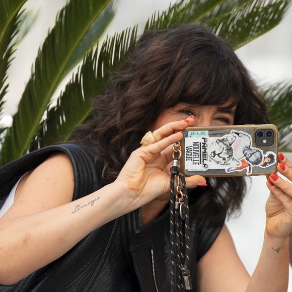 Romane Bohringer au photocall de "Dites-lui que je l'aime" (Séance spéciale) lors du 78ème Festival International du Film de Cannes, le 19 mai 2025. © Moreau / Jacovides / Bestimage
