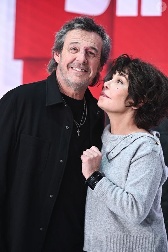 Jean-Luc Reichmann et Isabelle Mergault - Enregistrement de l'émission Vivement Dimanche présentée par M.Drucker au Pavillon Gabriel à Paris le 9 janvier 2024.
Guillaume Gaffiot/Bestimage