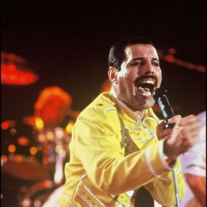Freddie Mercury et Queen en concert à Wembley en 1986.