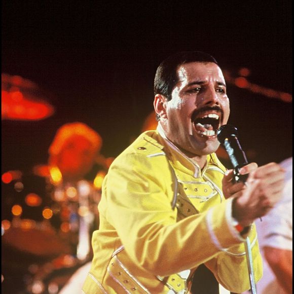 Freddie Mercury et Queen en concert à Wembley en 1986.