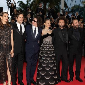 C’est en tant que productrice du film d’animation français Arco qu’elle est venue

Jamil Shamasdin, Alma Jodorowsky (enceinte), Félix de Givry, Ugo Bienvenu, Natalie Portman, William Lebghil, Vincent Macaigne, Sophie Mas - Montée des marches du film « Eddington » lors du 78ème Festival International du Film de Cannes, au Palais des Festivals à Cannes. Le 16 mai 2025
© Olivier Borde / Bestimage