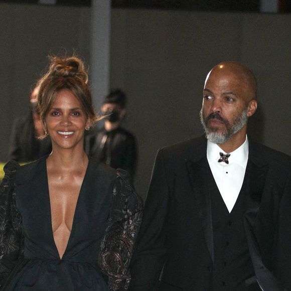 Halle Berry, son compagnon Van Hunt - People à la soirée de gala de l'Academy Museum of Motion Pictures à Los Angeles, le 25 septembre 2021.@Bestimage