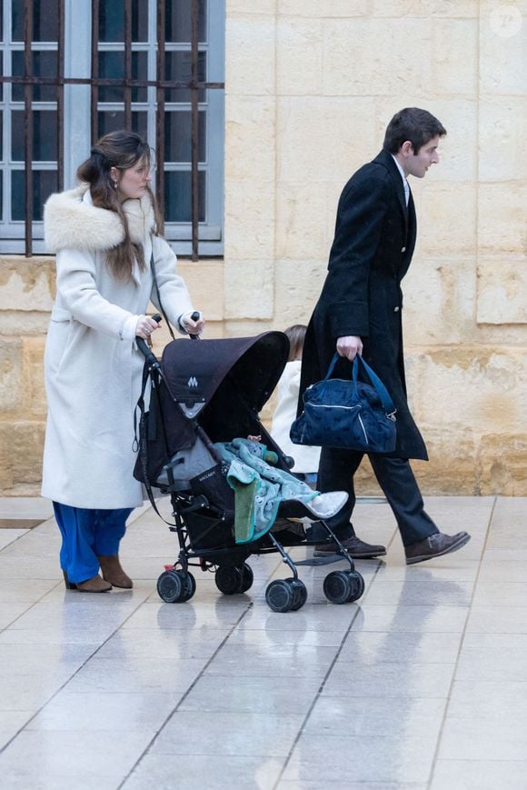 Marie et Colomban Soleil, parents d'Emile arrivent à la cérémonie funéraire à Saint-Maximin-la-Sainte-Baume, dans le sud de la France, le 8 février 2025. Photo par Shootpix/ABACAPRESS.COM