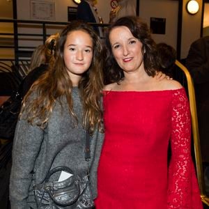 Exclusif - Anne Roumanoff et sa fille Marie Vaillant - Backstage - Anne Roumanoff fête ses trente ans de carrière à l'Olympia lors d'une soirée exceptionnelle le samedi 4 novembre avec son spectacle « Aimons nous les uns les autres et plus encore ». Paris le 4 Novembre 2017
© Pierre Perusseau / Bestimage