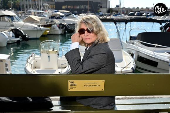 Nicole Garcia inaugure son banc dans le cadre du "1er Festival du Film Français - Plans séquences" de Cassis, le 18 octobre 2026. 
© Bruno Bebert / Bestimage