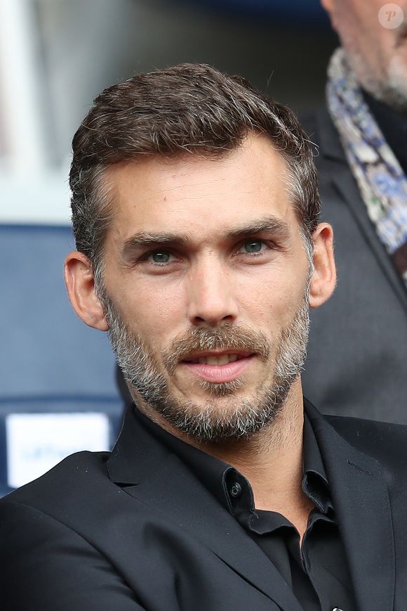 A l'époque, Gianni Giardinelli avait 11 ans, et était l'enfant star du film "Génial, mes parents divorcent !"

Gianni Giardinelli - People au match de football entre le Psg et Bordeaux au Parc des Princes à Paris le 1er octobre 2016. © Cyril Moreau/Bestimage