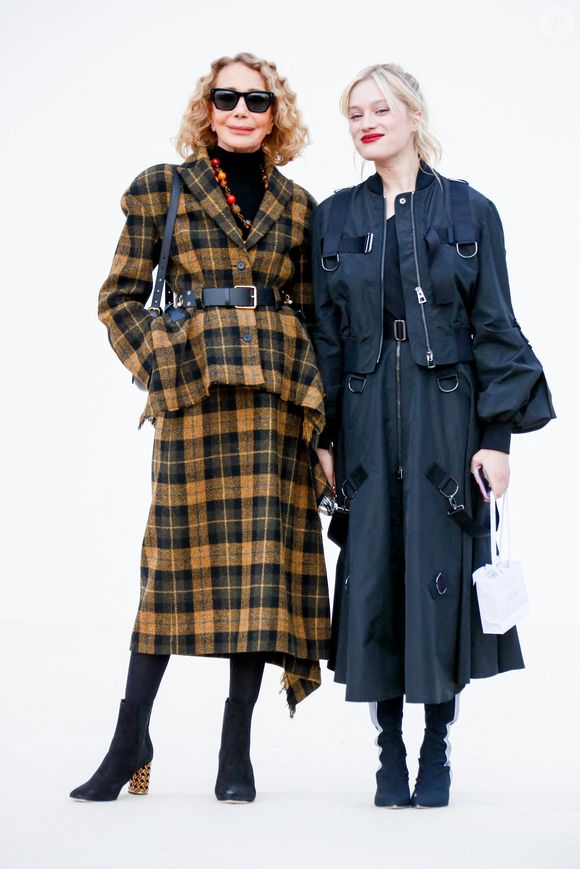 Marisa Berenson et Nadia Tereszkiewicz à la sortie du défilé Christian Dior Mode Féminine Prêt-À-Porter Automne/Hiver 2025-2026 lors de la Fashion Week de Paris (PFW), à Paris, France, le 4 mars 2025. © Christophe Clovis/Bestimage