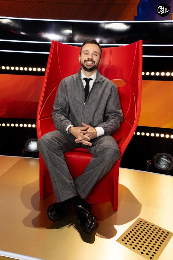 Exclusif - Tom Villa en backstage de l'enregistrement de l'émission "Qui Ment?" présentée par B.Guillon et diffusée le 20 août 2026 sur France 2, à Saint-Denis, Seine Daint-Denis, France, le 24 novembre 2025. © Jeremy Melloul/Bestimage