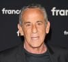 Ardisson avait débuté sa carrière dans la publicité avant de se faire connaître grâce à des émissions cultes comme "Bains de minuit" et "Lunettes noires pour nuits blanches".
Thierry Ardisson au photocall pour la conférence de presse de rentrée de France TV à la Grande Halle de la Villette à Paris, France, le 11 juillet 2023. © Coadic Guirec/Bestimage