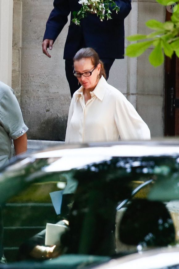 Exclusif - Carole Bouquet (ex compagne du défunt) - Obsèques de Francis Giacobetti à la chapelle Saint Pierre de Neuilly-sur-Seine, France, le 12 juin 2025. © Christophe Clovis/Bestimage