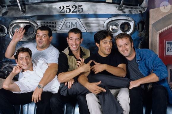 Malgré leurs carrières individuelles, Bruno et Jean Dujardin ont maintenu une amitié profonde et fidèle

En France, les Nous Ç Nous, Eric Massot, Eric Collado, Jean Dujardin, Bruno Salomone et Philippe URBAIN le 8 septembre 2010

© Michel MARIZY via Bestimage