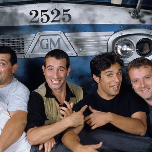 Malgré leurs carrières individuelles, Bruno et Jean Dujardin ont maintenu une amitié profonde et fidèle

En France, les Nous Ç Nous, Eric Massot, Eric Collado, Jean Dujardin, Bruno Salomone et Philippe URBAIN le 8 septembre 2010

© Michel MARIZY via Bestimage