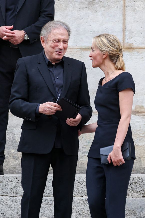Michel Drucker, Audrey Crespo-Mara - Sorties des obsèques de Thierry Ardisson en l’église Saint-Roch de Paris, France, le 17 juillet 2025. © Clovis-Jacovides/Bestimage