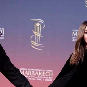 Tim Burton et Monica Bellucci au photocall de la cérémonie d'ouverture et à la projection du film "L'Ordre" lors du 21ème Festival international du film de Marrakech, le 29 novembre 2024j à Marrakech, Maroc. © Dominique Jacovides/Bestimage