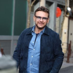 Exclusif - Jean-Philippe Janssens (Jeanfi Janssens ou Jeanfi) à la sortie des studios de RTL à Paris, France, le 11 décembre 2023.