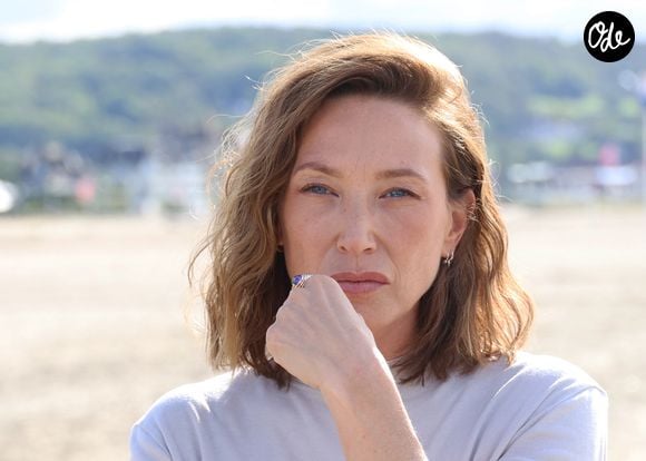 Elle garde un souvenir douloureux des forêts parties en fumée.

Laura Smet - Photocall du jury sur la plage lors de la 52ème édition du Festival du Cinéma Américain de Deauville le 10 septembre 2026. © Denis Guignebourg / Bestimage