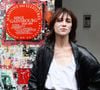 Dans le même temps, la Maison Gainsbourg traversait d’importantes difficultés financières et était placée en redressement judiciaire depuis 2024. 

Ben Attal, Rachida Dati (ministre de la culture), Charlotte Gainsbourg lors de la cérémonie de dévoilement de la plaque "Maison des Illustres" de la Maison Gainsbourg à Paris, France, le 2 avril 2024. © Christophe Clovis/Bestimage