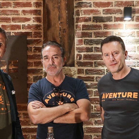 Exclusif - Jean Dujardin et ses trois partenaires, Antoine Gravouil, Olivier Carsoule et Éric Lafon, fondateurs de la distillerie Bordeaux Distilling Co, basée dans le quartier de Bacalan, lancent leur premier whisky, au nom évocateur : Aventure, à Bordeaux, France, le 1er octobre 2025. © Fabien Cottereau/Bestimage