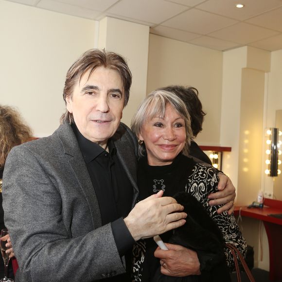 Serge Lama et son ex-femme Michèle Chauvier après son concert, dans sa loge du Grand Rex à Paris le 12 Octobre 2013. Crédit Denis Guignebourg / Bestimage