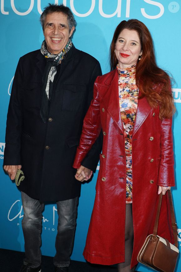 Julien Clerc et Hélène Gremillon assistent à la première de 'Je verrai toujours vos visages' à l'UGC Normandie le 14 mars 2023 à Paris, France. Photo par Jerome Dominé/ABACAPRESS.COM
