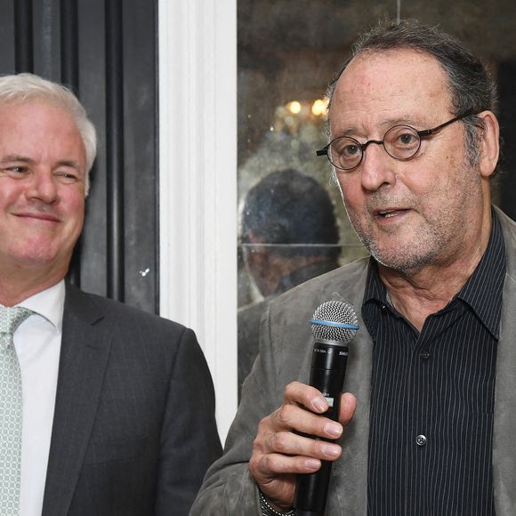 L'acteur français Jean Reno (à droite) s'exprime lors du dîner du Paris Brain Institute America organisé par Martine Assouline, présidente du PBIA, New York, NY, 14 octobre 2025. Photo par Anthony Behar/SPUS/ABACAPRESS.COM
