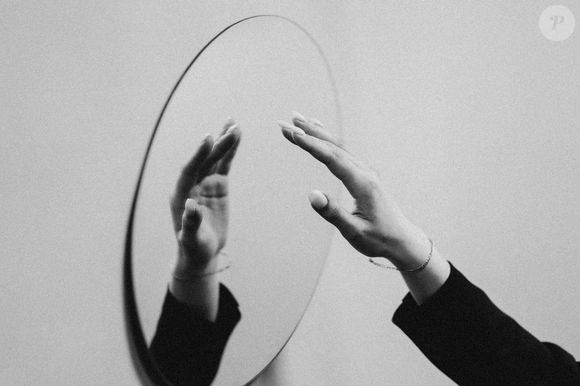 Ces personnes deviennent généralement plus autonomes émotionnellement et moins dépendantes du regard des autres.

Photo prise par Sekastky. Unsplash