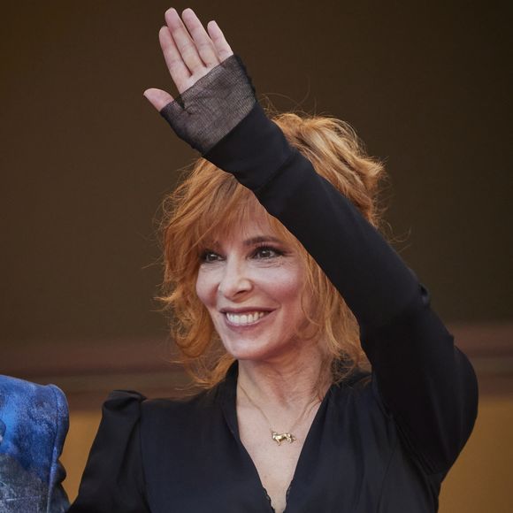 Cette année, elle va signer une performance lors de l'ouverture du Festival

Mylène Farmer - Montée des marches du film « OSS 117 : Alerte rouge en Afrique Noire » lors du 74ème Festival International du Film de Cannes. Le 17 juillet 2021
© Borde-Jacovides-Moreau / Bestimage